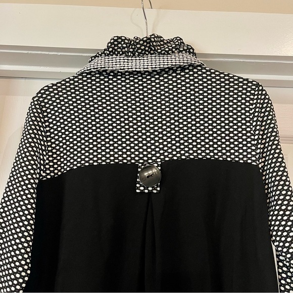 Like New!  Ali Miles Jacket Black White Polka Dot  Stretch Art Top Size Small - Picture 5 of 8